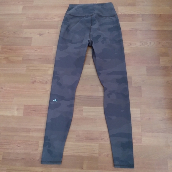 ALO YOGA Camo Vapor High Waist‎ Leggings - Picture 2 of 9